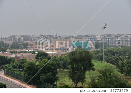 India's capital, Delhi The world's largest Hindu temple Swaminarayan Akchal Dam and suburban dwellings 37773479