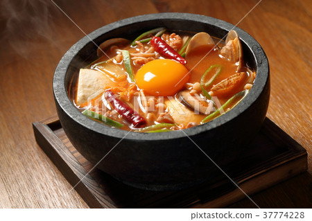 Sundubu (tofu chige) 37774228