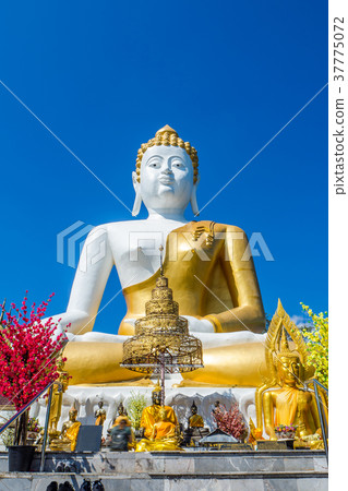 Big Bhuddha in Wat Phra That Doi Kham 37775072