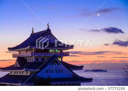 黎明時分，熱海城堡 37775288