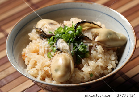 Oyster rice 37775434