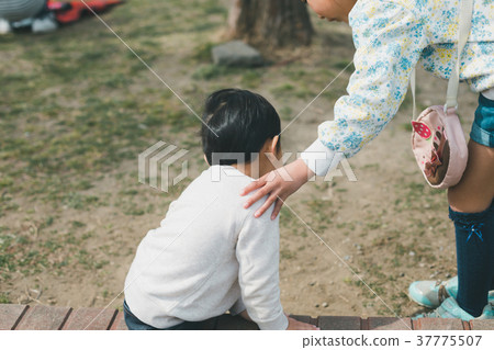 kid, younger, play 37775507