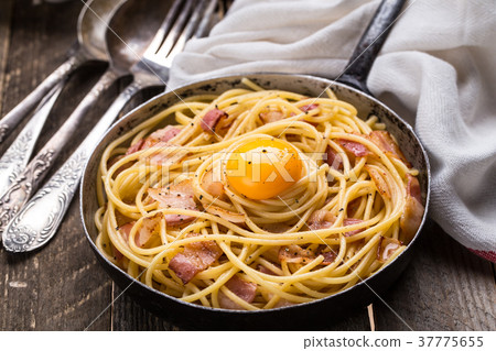 Pasta with bacon, egg and cheese Pasta with bacon, egg and cheese 37775655