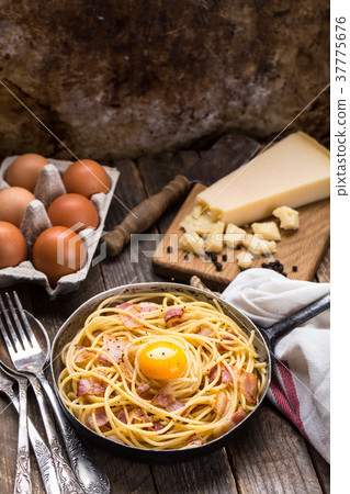 Pasta with bacon, egg and cheese Pasta with bacon, egg and cheese 37775676