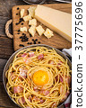 Pasta with bacon, egg and cheese 37775696