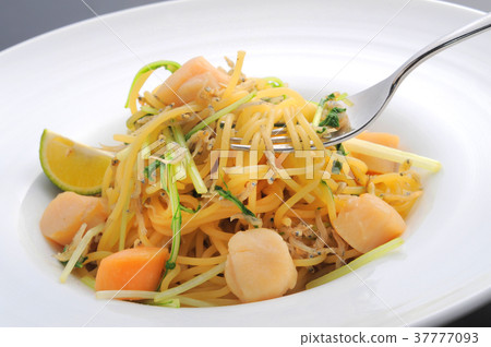Shirasu and scallop pasta Shirasu and scallop pasta 37777093