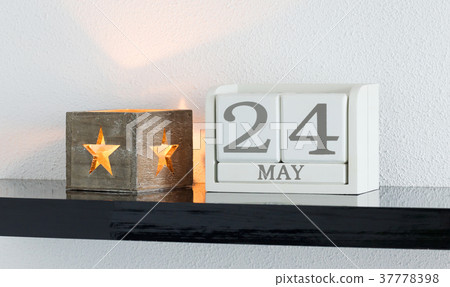 White block calendar present date 24 and month May 37778398