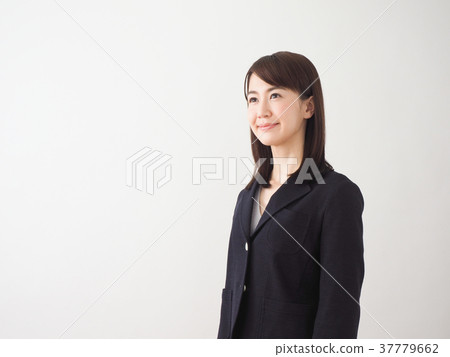 Profile of a woman looking at the future 37779662