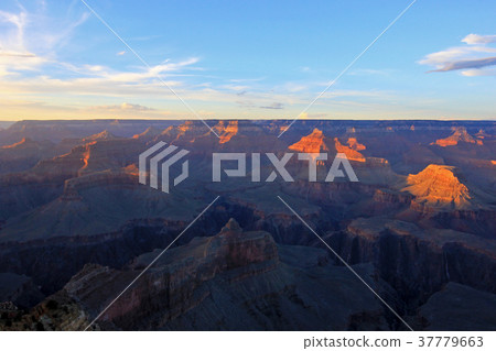 Panoramic view of Grand Canyon, at sunset, USA 37779663