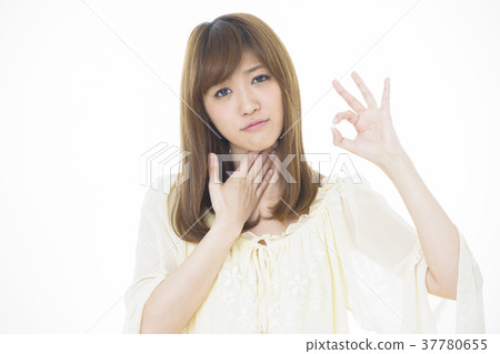 Woman young woman cute portrait 37780655