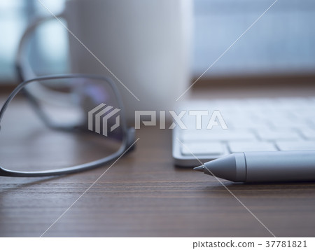 Business image · glasses · keyboard · cafe Business image · glasses · keyboard · cafe 37781821