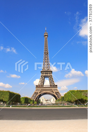 Eiffel tower, Champ-de-mars, Paris, France 37781989