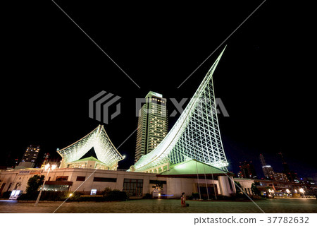 Night view spot "Kobe mosaic" of Hyogo area Kobe area umie MOSAIC standard date spot overlooking the sight spot Night view spot "Kobe mosaic" of Hyogo area Kobe area umie MOSAIC standard date spot overlooking the sight spot 37782632