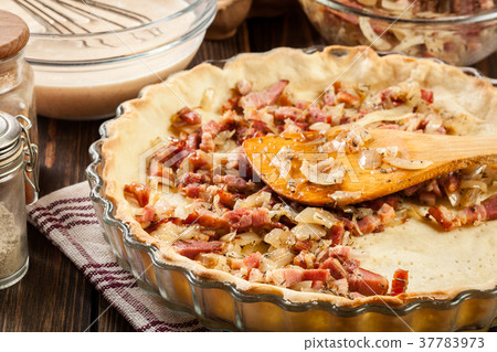 Making stuffing while preparing a quiche 37783973