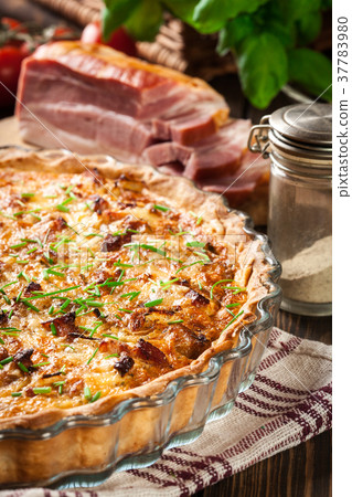 Homemade quiche lorraine with bacon and cheese Homemade quiche lorraine with bacon and cheese 37783980