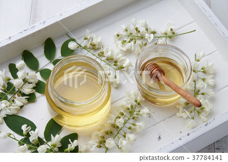 Sweet honey with acacia blossoms in wooden tray 37784141