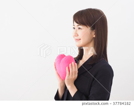 一名婦女的檔案有桃紅色心臟的 37784182
