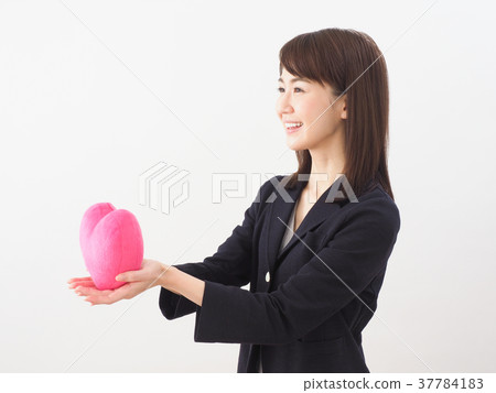 一名婦女的檔案有桃紅色心臟的 37784183