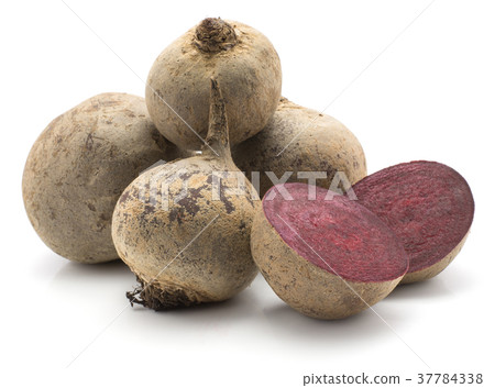 Raw beetroot isolated on white 37784338