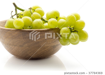 Green grape isolated on white 37784369