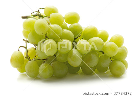 Green grape isolated on white 37784372