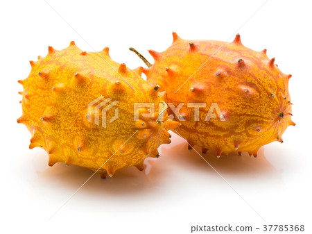 Fresh kiwano isolated on white 37785368