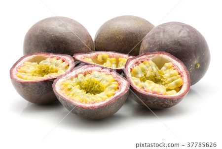Fresh passion fruit isolated on white 37785626