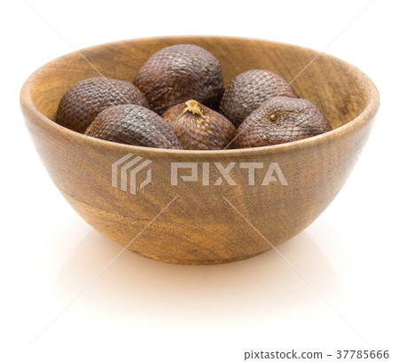 Fresh raw salak isolated on white 37785666