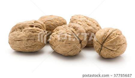 Raw walnut isolated on white 37785687