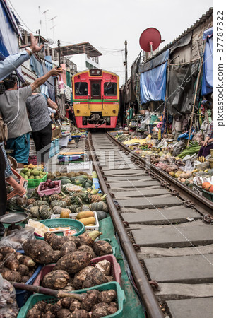 Makeron市場“Talato Rom Hoop”Maeklong市場 37787322