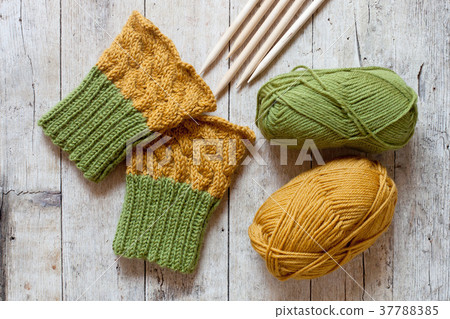wool green and yellow legwarmers 37788385
