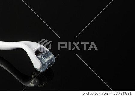 Dermaroller for medical micro needling therapy Dermaroller for medical micro needling therapy 37788681