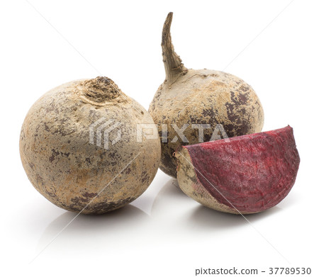 Raw beetroot isolated on white 37789530