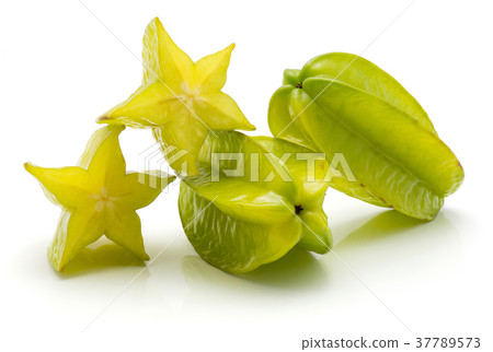 Fresh carambola isolated on white 37789573