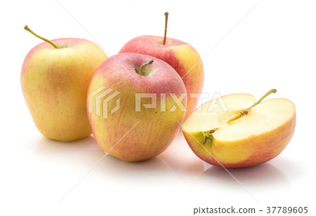Raw evelina apple isolated 37789605