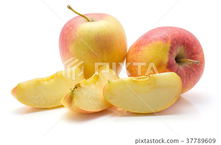 Raw evelina apple isolated 37789609