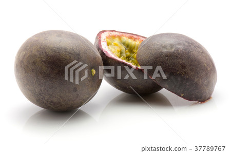 Fresh passion fruit isolated on white 37789767
