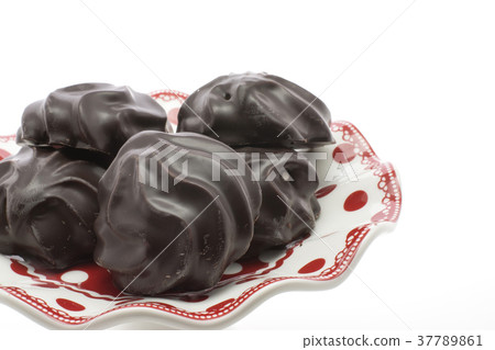 Chocolate Zephyr circle isolated 37789861