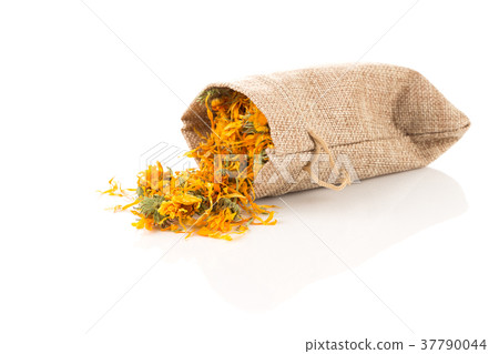 Calendula flowewr tea Calendula flowewr tea 37790044