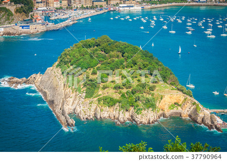 The bay of la Concha in San Sebastian, Spain. 37790964