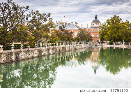 Royal Palace of Aranjuez, a residence Royal Palace of Aranjuez, a residence 37791100