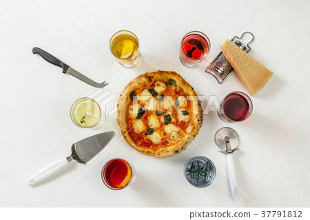 Homemade pizza Italian home-made pizza Homemade pizza Italian home-made pizza 37791812