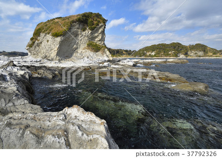 三浦半島高原,三浦岩礁在冬天 三浦半島高原,三浦岩礁在冬天 37792326