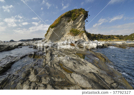 Miura Peninsula Takahara, Miura rocky reef in winter 37792327