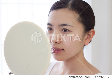 Women's makeup 37792387