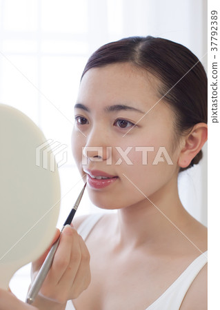 Women's makeup 37792389