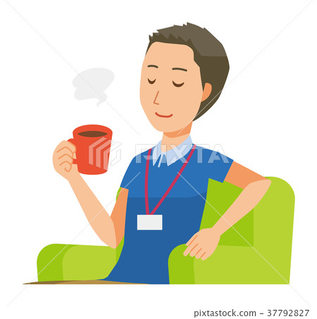 戴名牌的男職工坐沙發飲用的咖啡 37792827