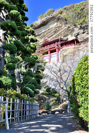 Cliff Kannon Daifukuji 37792862