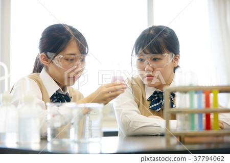 Junior high school student experiment chemistry laboratory high school student Junior high school student experiment chemistry laboratory high school student 37794062