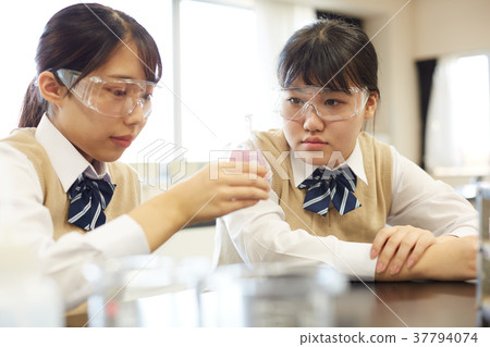 Junior high school student experiment chemistry laboratory high school student 37794074